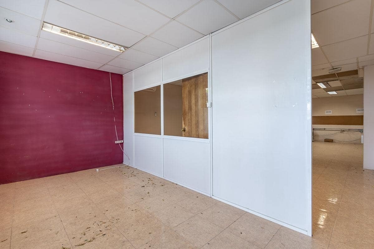 Erhverv til leje i Granada by - € 2.700 (Ref: 8893078)