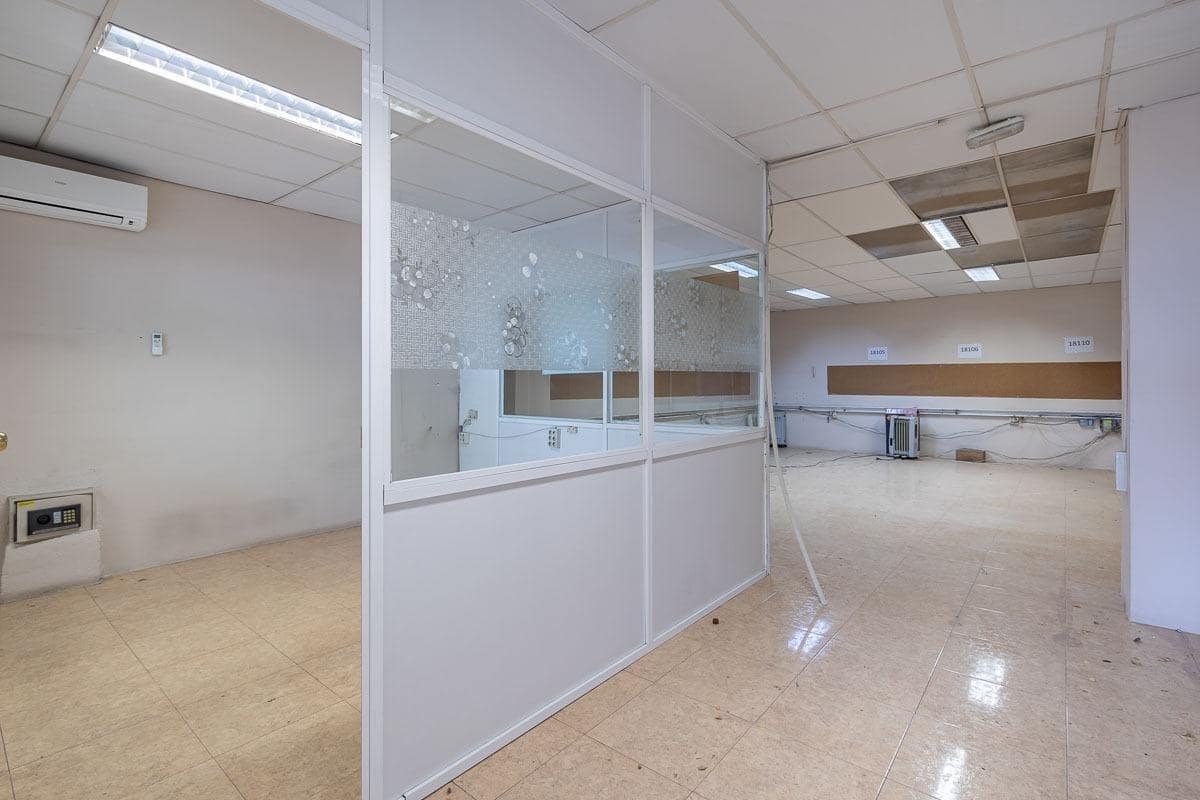 Erhverv til leje i Granada by - € 2.700 (Ref: 8893078)