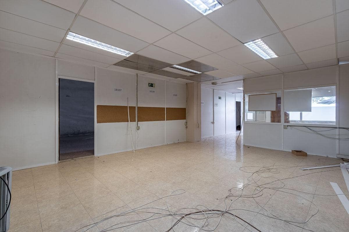 Erhverv til leje i Granada by - € 2.700 (Ref: 8893078)