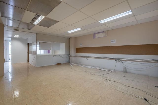 Kommersiell att hyra i Granada stad - 2 700 € (Ref: 8893078)