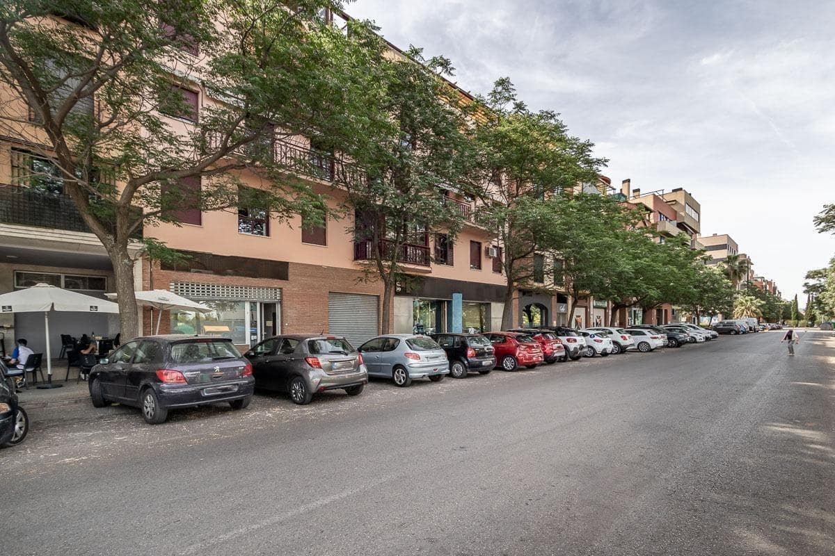 Erhverv til leje i Granada by - € 2.700 (Ref: 8893078)