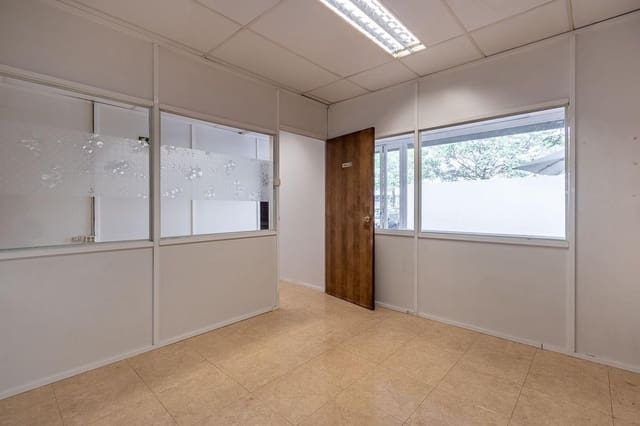 Erhverv til leje i Granada by - € 1.700 (Ref: 8893078)