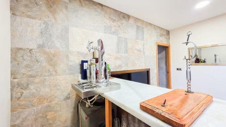 10 soveværelse Villa til salg i Castril med swimmingpool garage - € 8.500.000 (Ref: 8895019)