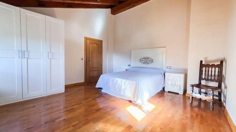 10 soveværelse Villa til salg i Castril med swimmingpool garage - € 8.500.000 (Ref: 8895019)