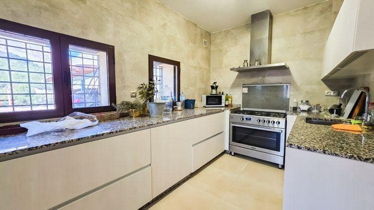 10 soveværelse Villa til salg i Castril med swimmingpool garage - € 8.500.000 (Ref: 8895019)