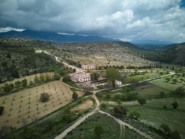 14 soverom Finca/Herregård til salgs i Puebla de Don Fadrique med svømmebasseng - € 7 200 000 (Ref: 8986198)