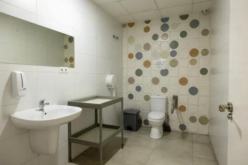 Gewerbe zu verkaufen in Granada Stadt mit Garage - 720.000 € (Ref: 8999261)