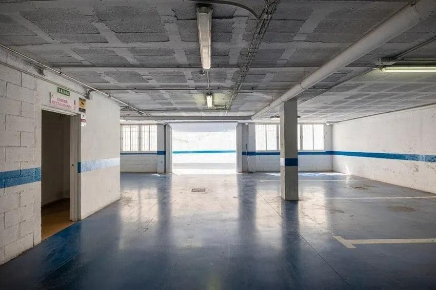 Gewerbe zu verkaufen in Granada Stadt mit Garage - 720.000 € (Ref: 8999261)