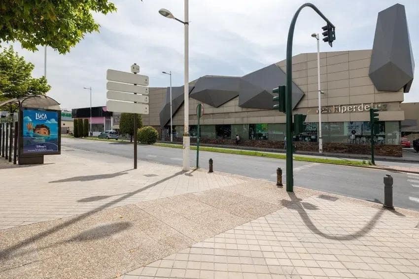 Gewerbe zu verkaufen in Granada Stadt mit Garage - 720.000 € (Ref: 8999261)