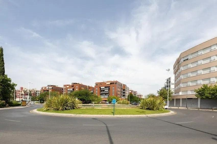 Commercial for sale in Granada city with garage - € 720,000 (Ref: 8999261)