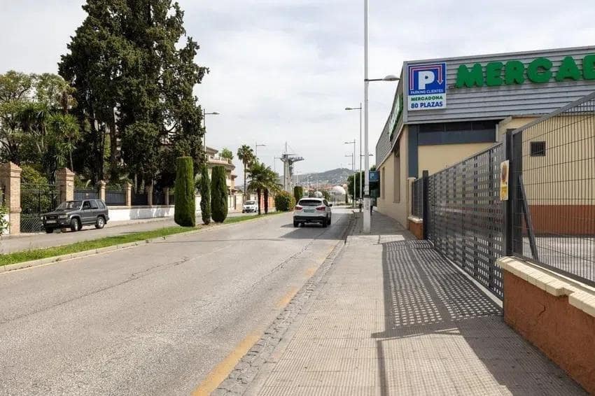 Commercial for sale in Granada city with garage - € 720,000 (Ref: 8999261)