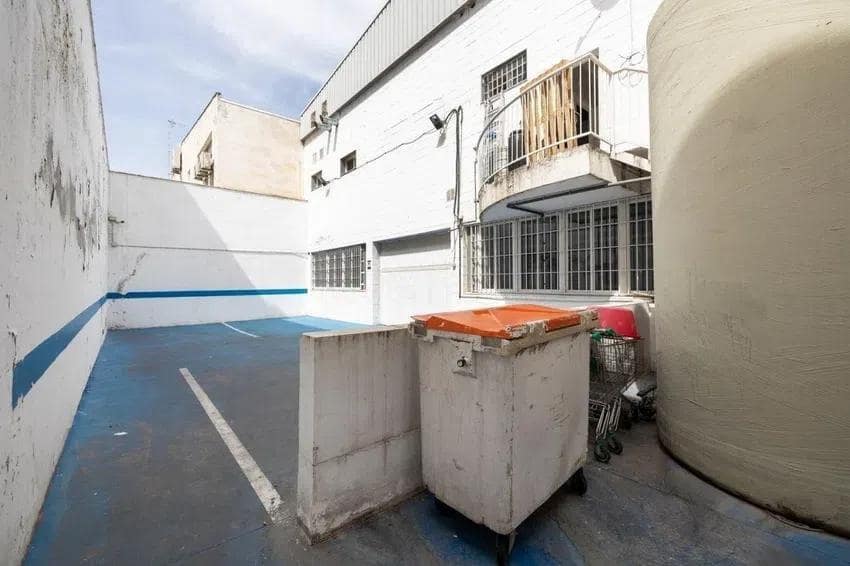 Commercial for sale in Granada city with garage - € 720,000 (Ref: 8999261)
