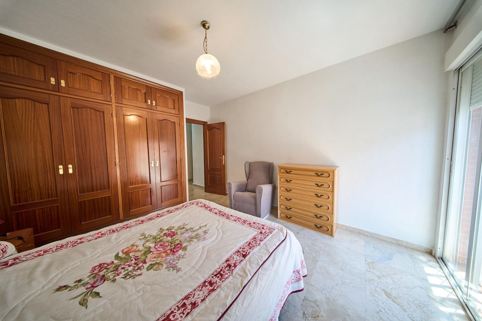 2 soveværelse Lejlighed til leje i Granada by - € 750 (Ref: 9026538)