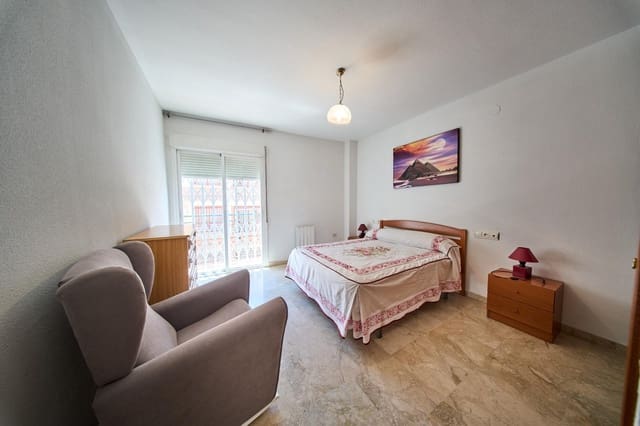2 soveværelse Lejlighed til leje i Granada by - € 750 (Ref: 9026538)