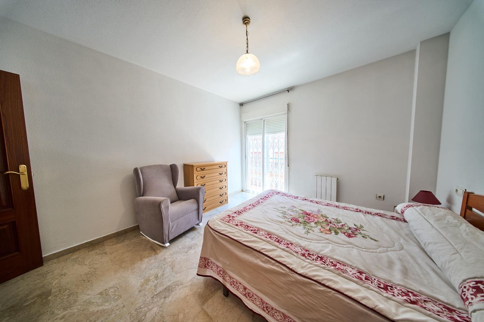2 soveværelse Lejlighed til leje i Granada by - € 750 (Ref: 9026538)