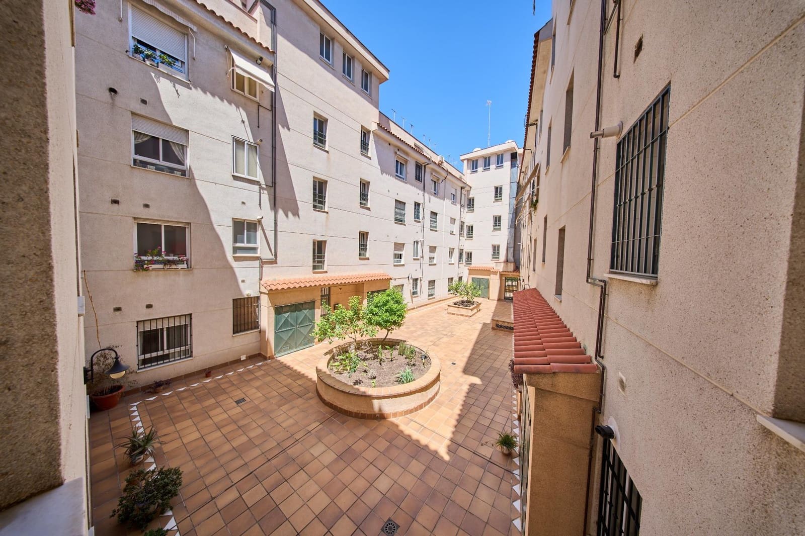 2 soveværelse Lejlighed til leje i Granada by - € 750 (Ref: 9026538)