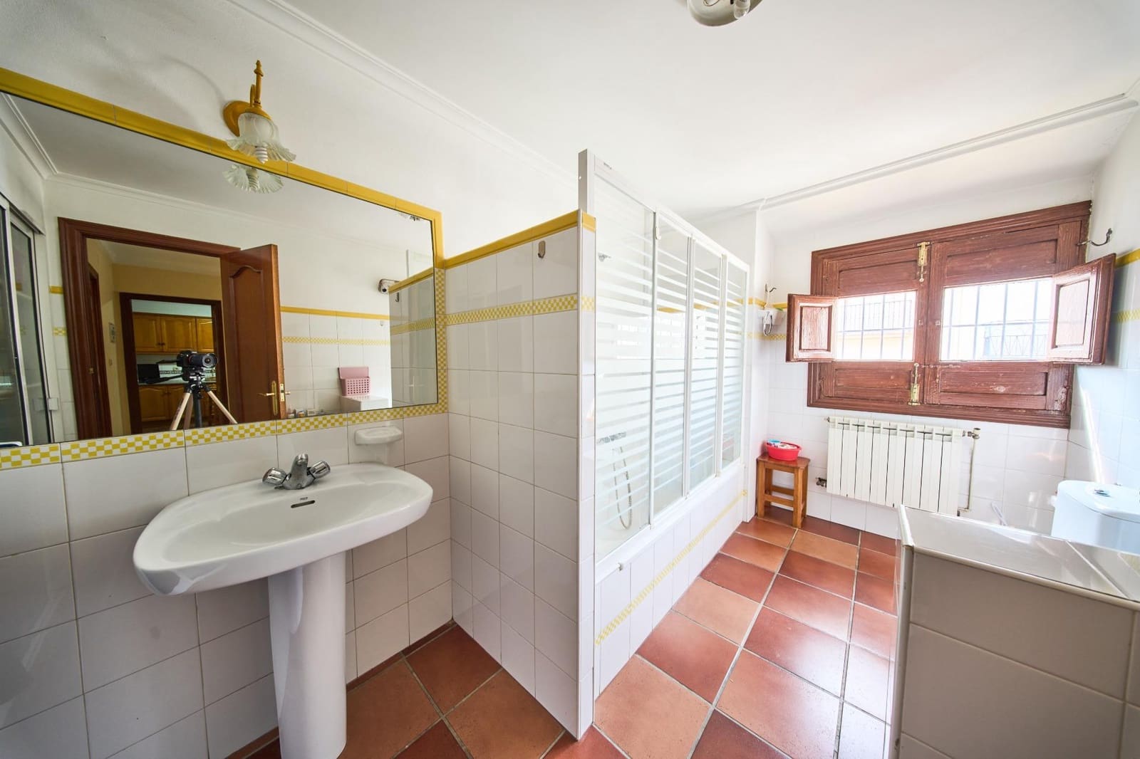 Casa de 9 habitaciones en Alhama de Granada en venta - 200.000 € (Ref: 9035937)