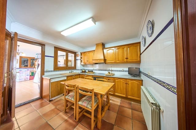 9 soveværelse Byhus til salg i Alhama de Granada - € 200.000 (Ref: 9035937)