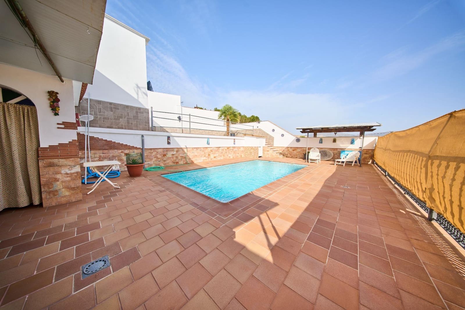 6 bedroom Villa for sale in Deifontes with pool garage - € 266,900 (Ref: 9057777)