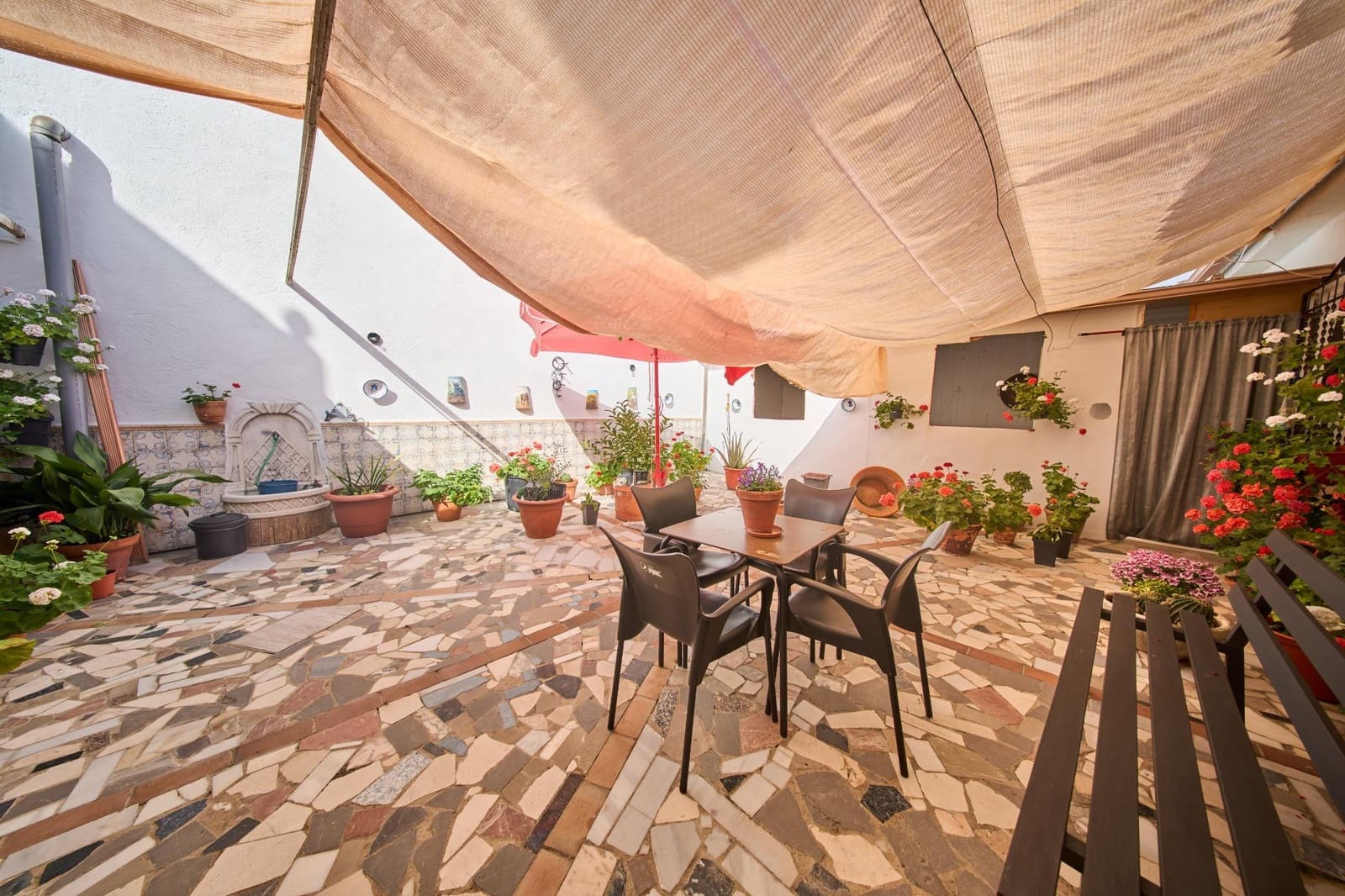6 bedroom Villa for sale in Deifontes with pool garage - € 266,900 (Ref: 9057777)