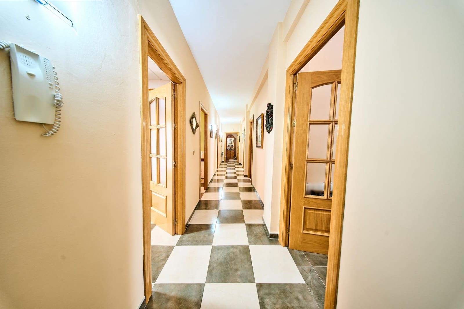 6 bedroom Villa for sale in Deifontes with pool garage - € 266,900 (Ref: 9057777)