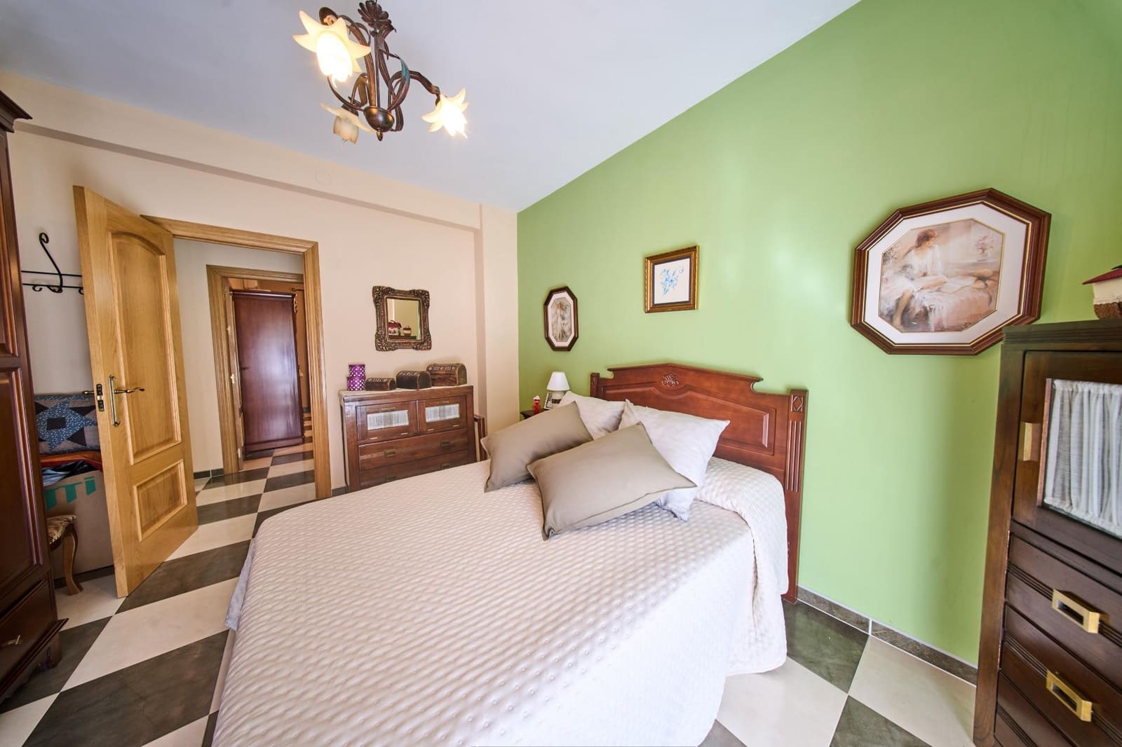 6 bedroom Villa for sale in Deifontes with pool garage - € 266,900 (Ref: 9057777)
