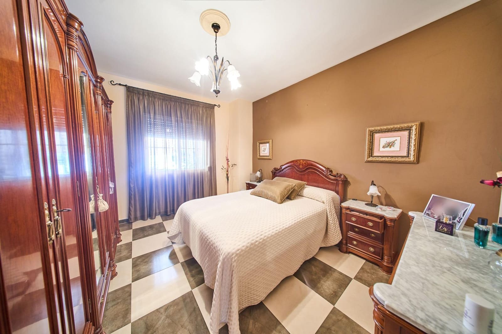 6 bedroom Villa for sale in Deifontes with pool garage - € 266,900 (Ref: 9057777)