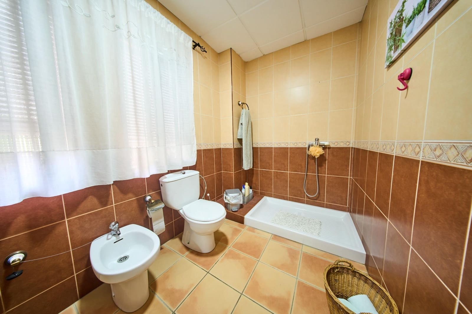 6 bedroom Villa for sale in Deifontes with pool garage - € 266,900 (Ref: 9057777)