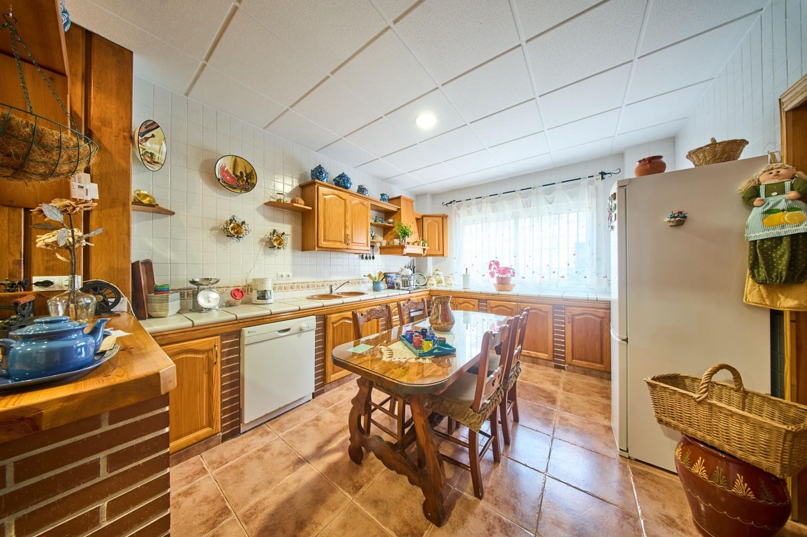 6 bedroom Villa for sale in Deifontes with pool garage - € 266,900 (Ref: 9057777)