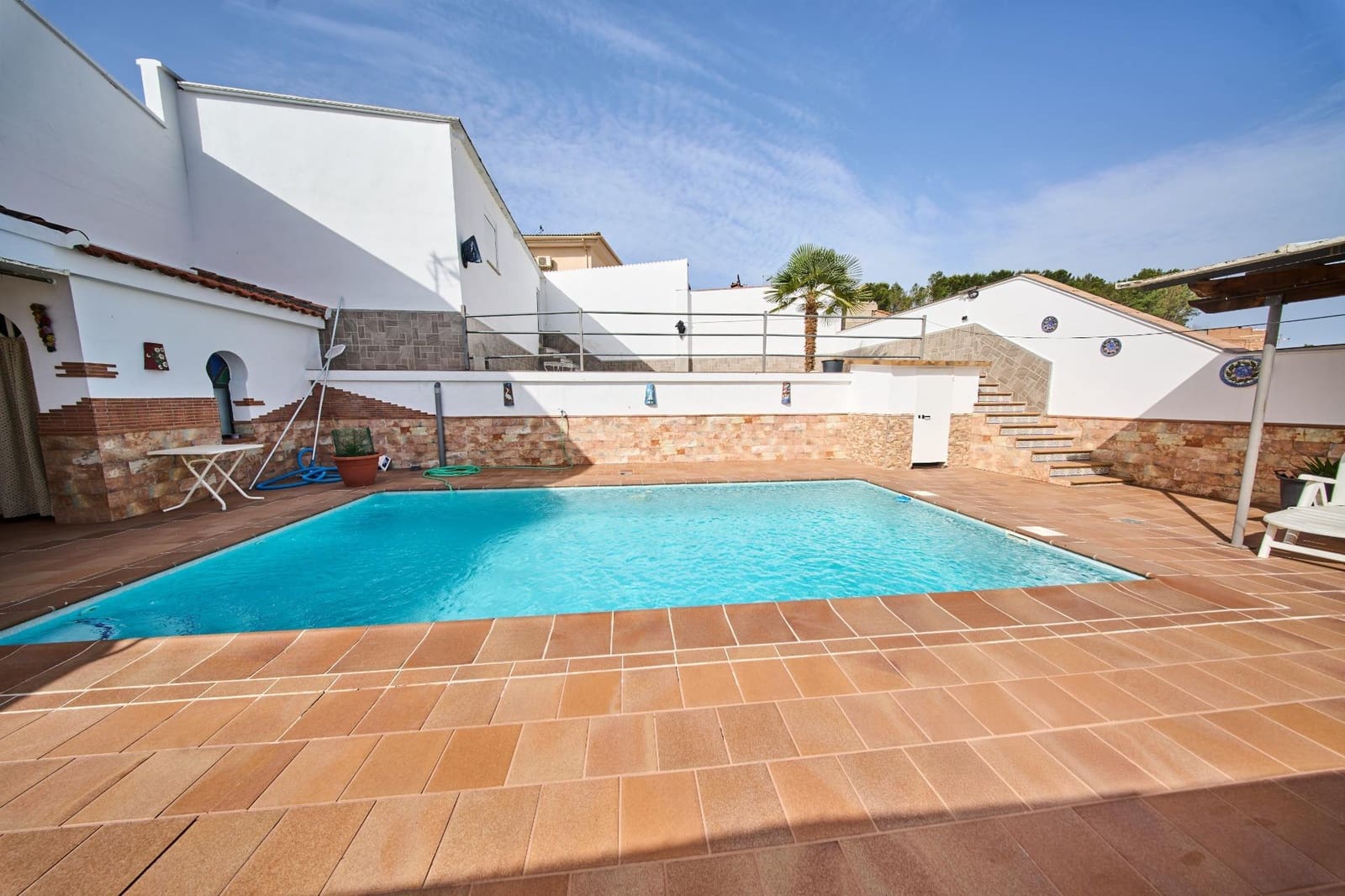 6 bedroom Villa for sale in Deifontes with pool garage - € 266,900 (Ref: 9057777)