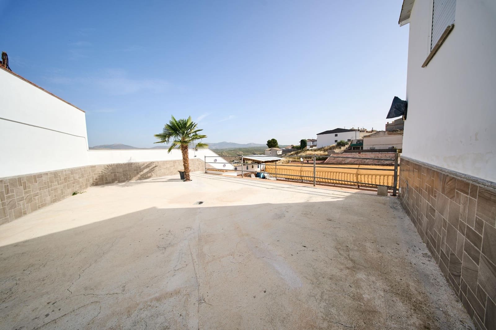 6 bedroom Villa for sale in Deifontes with pool garage - € 266,900 (Ref: 9057777)