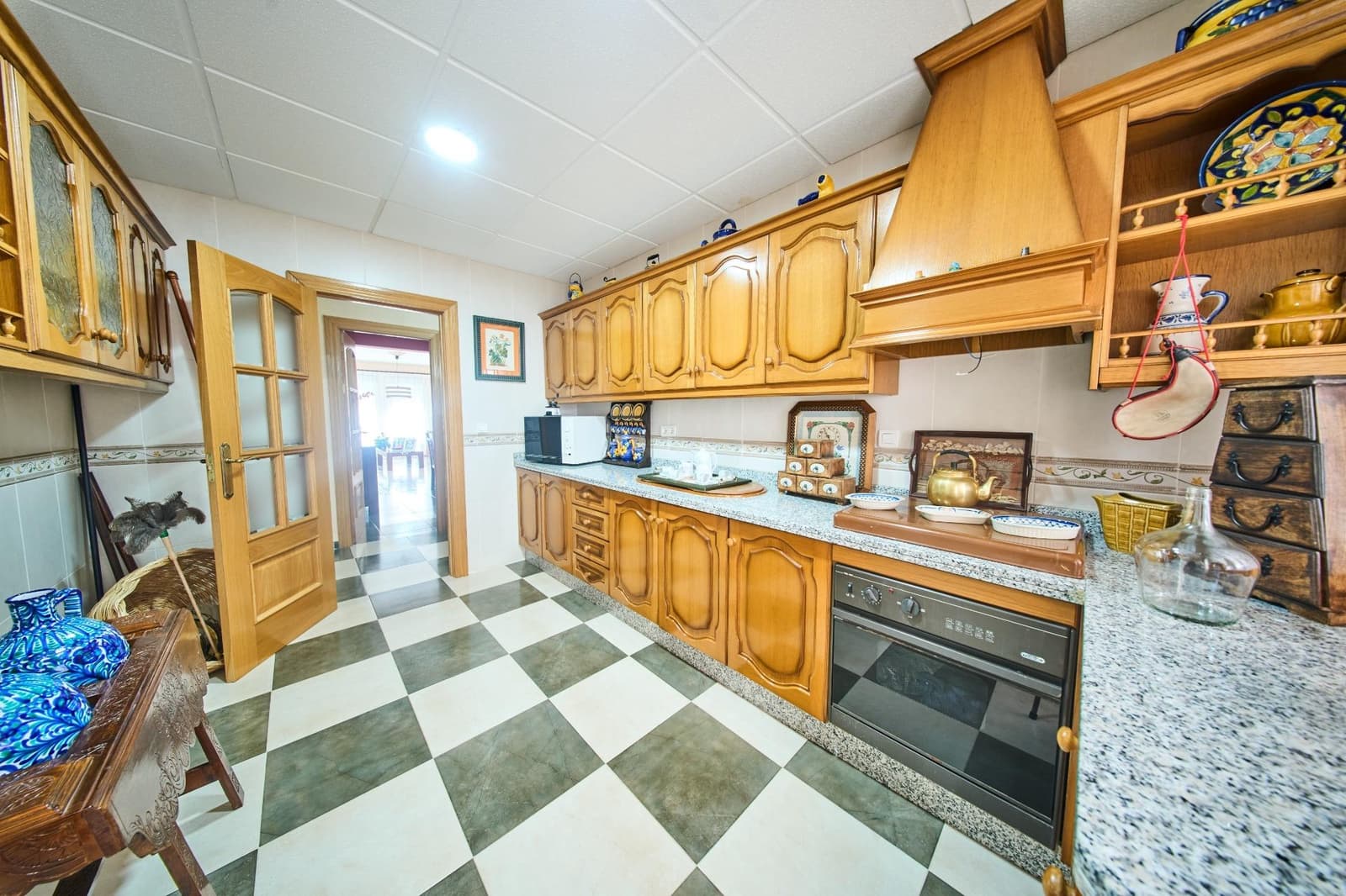 6 bedroom Villa for sale in Deifontes with pool garage - € 266,900 (Ref: 9057777)