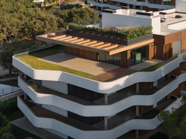 3 soveværelse Lejlighed til salg i Sotogrande, San Roque med swimmingpool garage - € 950.000 (Ref: 9065391)