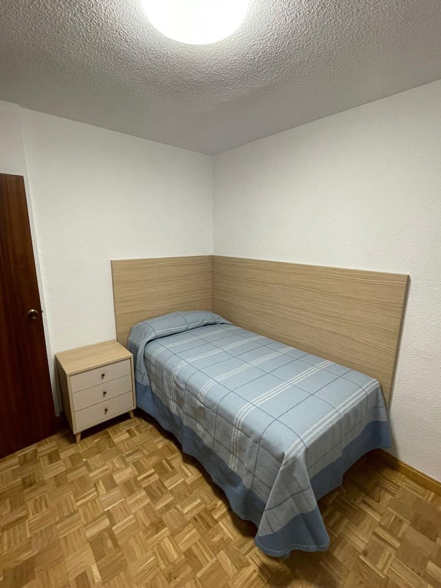 3 camera da letto Appartamento da affittare in Granada citta - 900 € (Rif: 9099286)