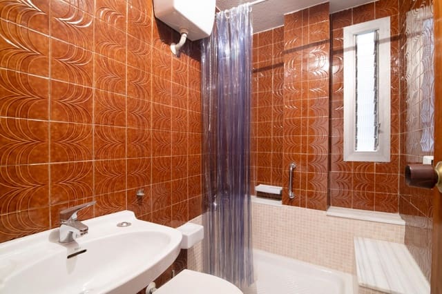 Piso de 3 habitaciones en Centro, Granada ciudad en alquiler - 900 € (Ref: 9099286)