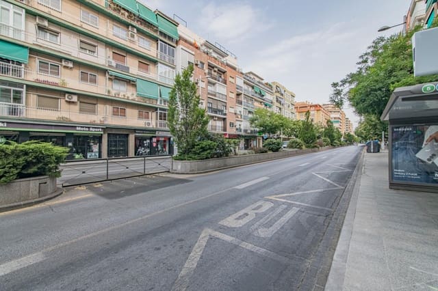 Piso de 3 habitaciones en Centro, Granada ciudad en alquiler - 900 € (Ref: 9099286)