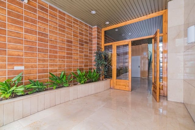 Piso de 3 habitaciones en Centro, Granada ciudad en alquiler - 900 € (Ref: 9099286)