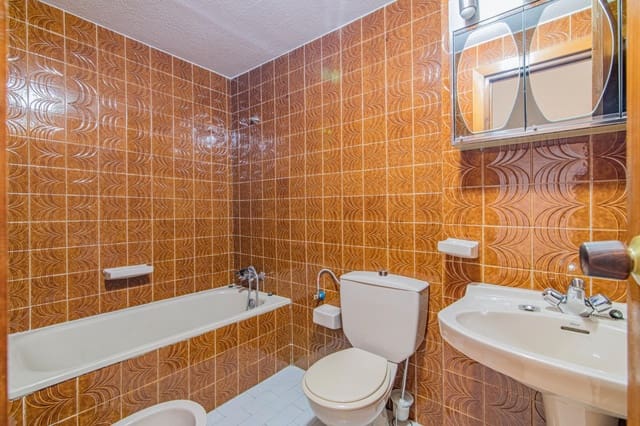 Piso de 3 habitaciones en Centro, Granada ciudad en alquiler - 900 € (Ref: 9099286)