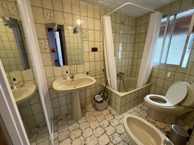 Appartement de 3 chambres à louer à Albaicin, Grenade ville - 1 000 € (Ref: 9106661)