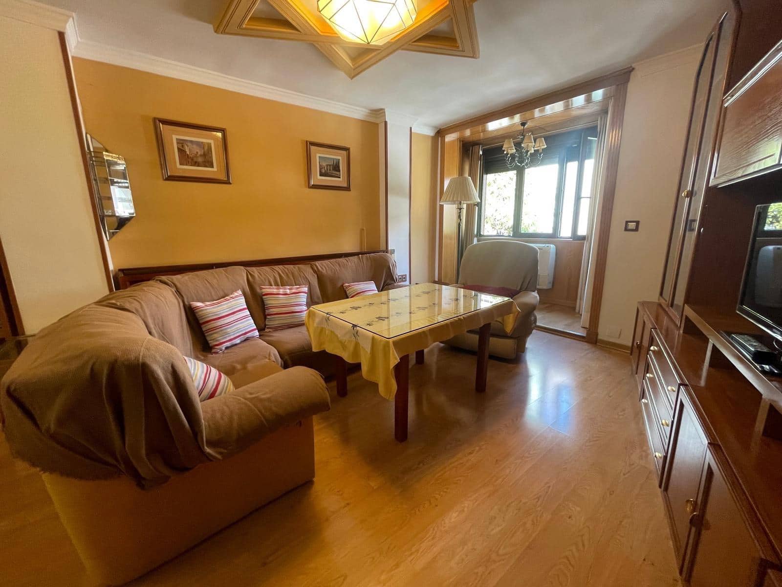Piso de 4 habitaciones en Granada ciudad en alquiler - 1.400 € (Ref: 9112512)