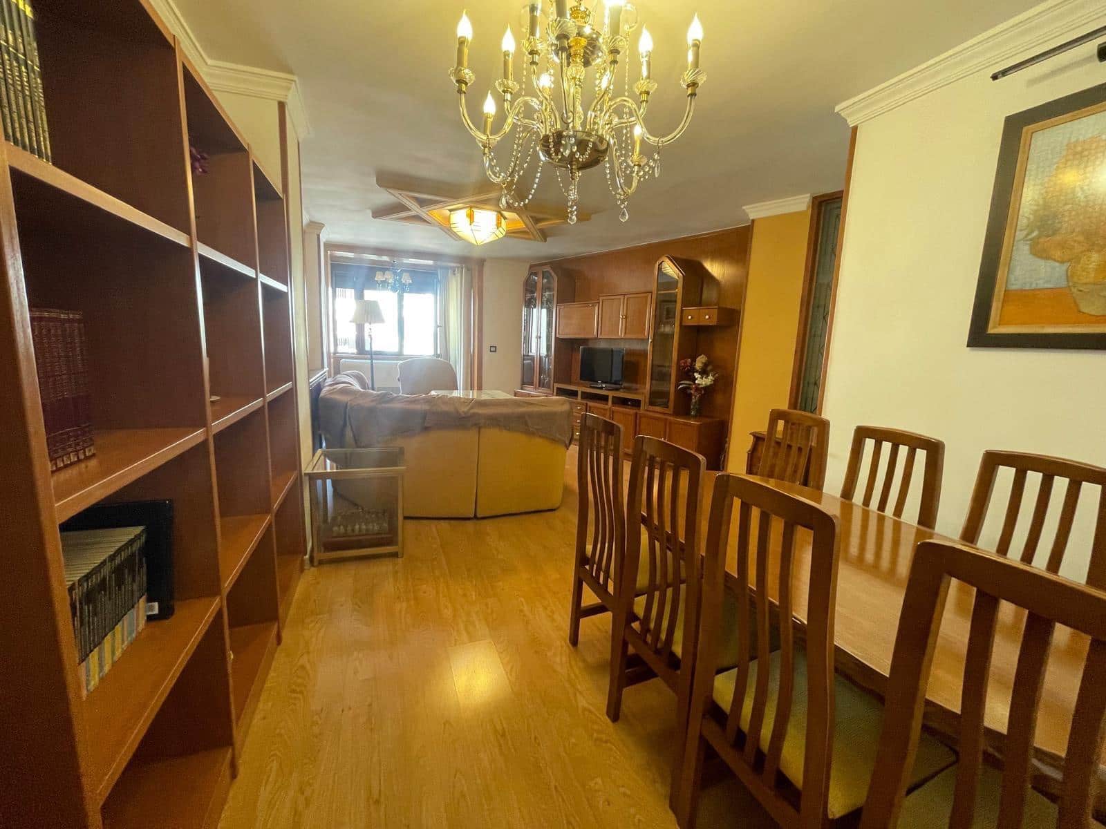 Piso de 4 habitaciones en Granada ciudad en alquiler - 1.400 € (Ref: 9112512)