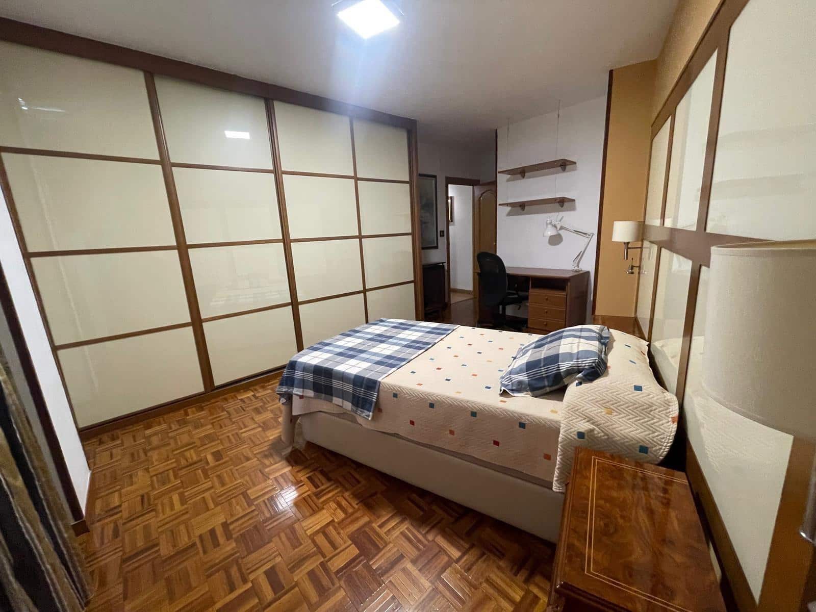 Piso de 4 habitaciones en Granada ciudad en alquiler - 1.400 € (Ref: 9112512)
