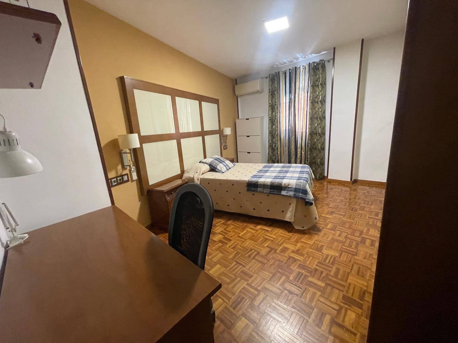 Piso de 4 habitaciones en Granada ciudad en alquiler - 1.400 € (Ref: 9112512)