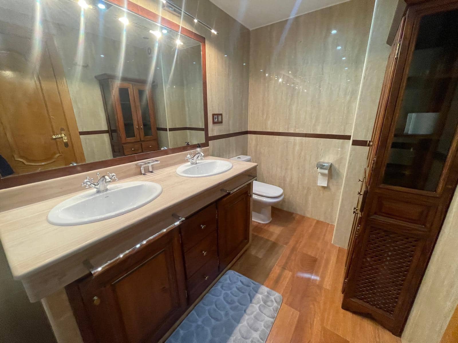 Piso de 4 habitaciones en Granada ciudad en alquiler - 1.400 € (Ref: 9112512)