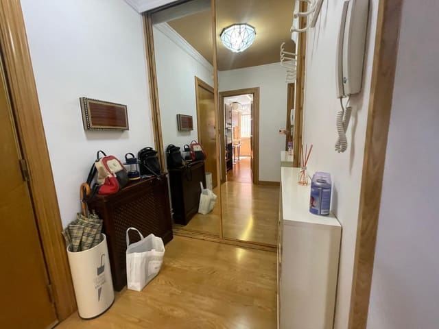 4 slaapkamer Flat te huur in Albaicin, Granada stad - € 1.400 (Ref: 9112512)