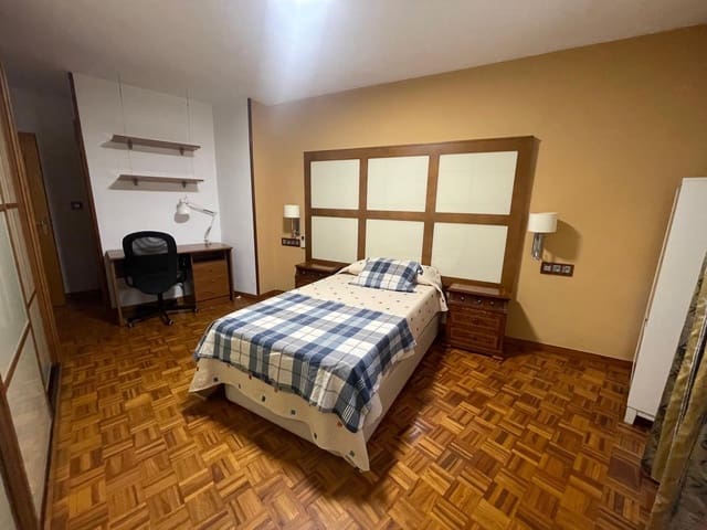 4 slaapkamer Flat te huur in Albaicin, Granada stad - € 1.400 (Ref: 9112512)