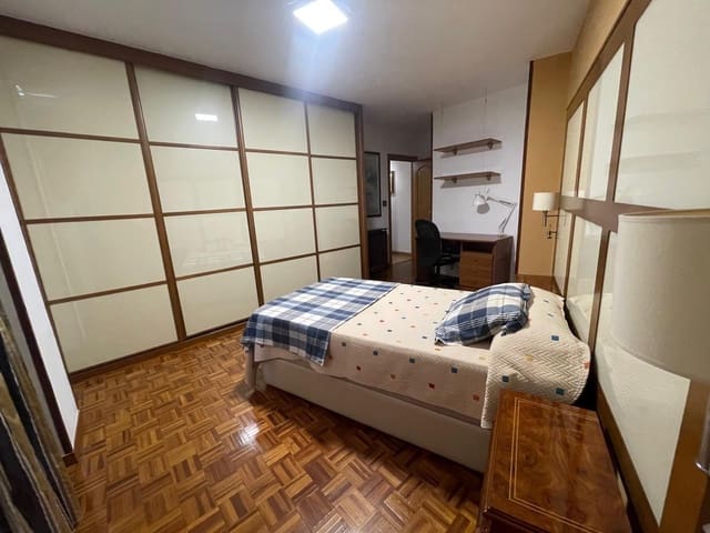 4 slaapkamer Flat te huur in Albaicin, Granada stad - € 1.400 (Ref: 9112512)