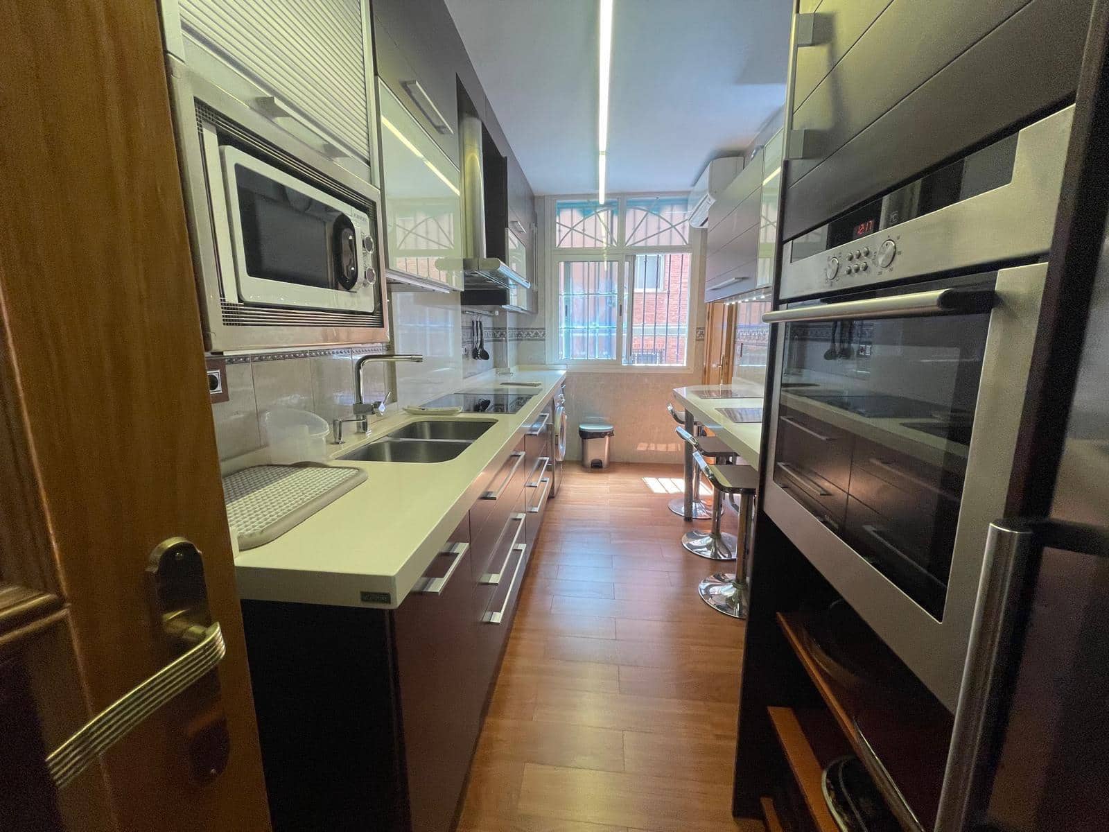 Piso de 4 habitaciones en Granada ciudad en alquiler - 1.400 € (Ref: 9112512)