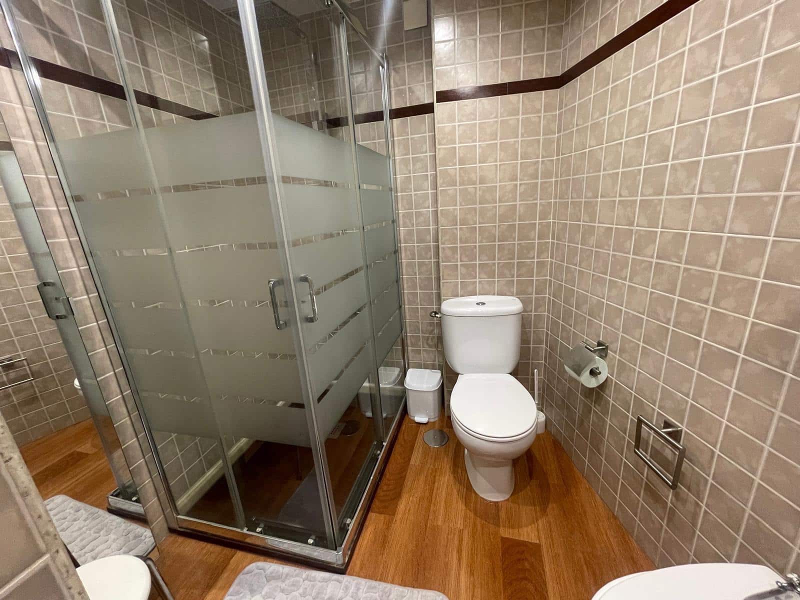 Piso de 4 habitaciones en Granada ciudad en alquiler - 1.400 € (Ref: 9112512)