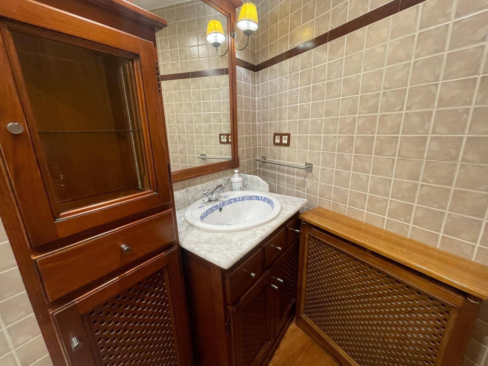 Piso de 4 habitaciones en Granada ciudad en alquiler - 1.400 € (Ref: 9112512)
